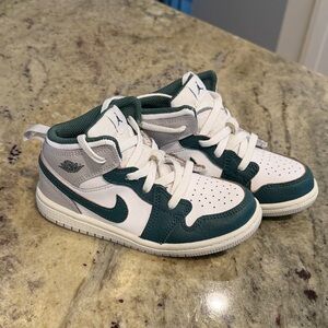 Nike Kids Sneakers - White and Dark Green